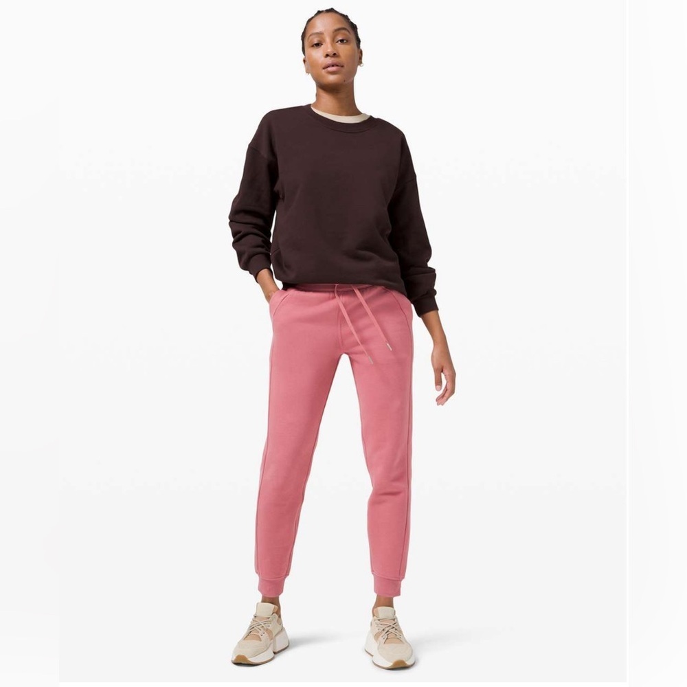 Lululemon Scuba High-Rise Jogger *Fleece 28"
Brier Rose Size 0